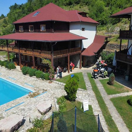 Hotel & Camping Etno Selo Vrelo Berane Buitenkant foto