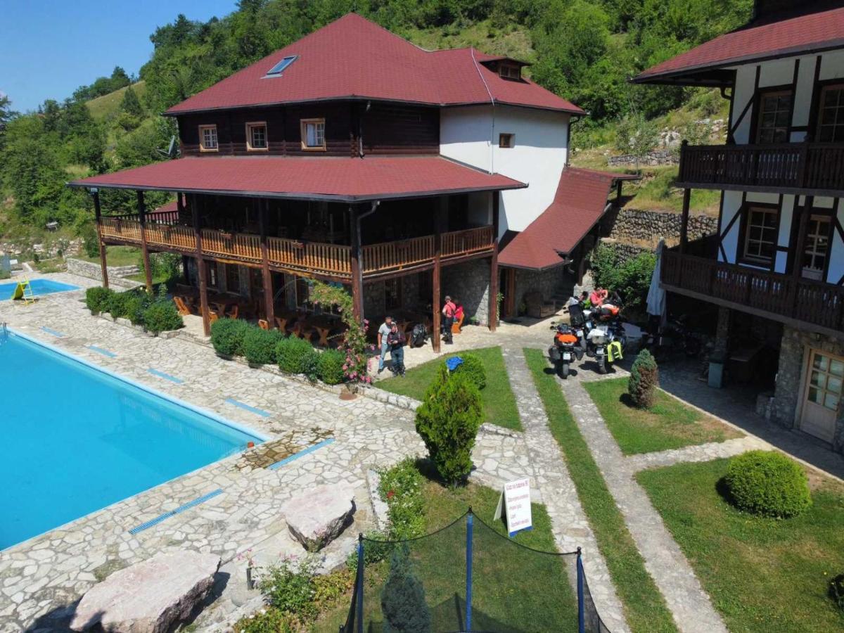 Hotel & Camping Etno Selo Vrelo Berane Buitenkant foto