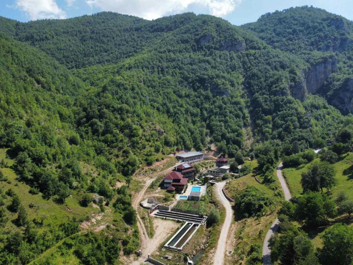 Hotel & Camping Etno Selo Vrelo Berane Buitenkant foto