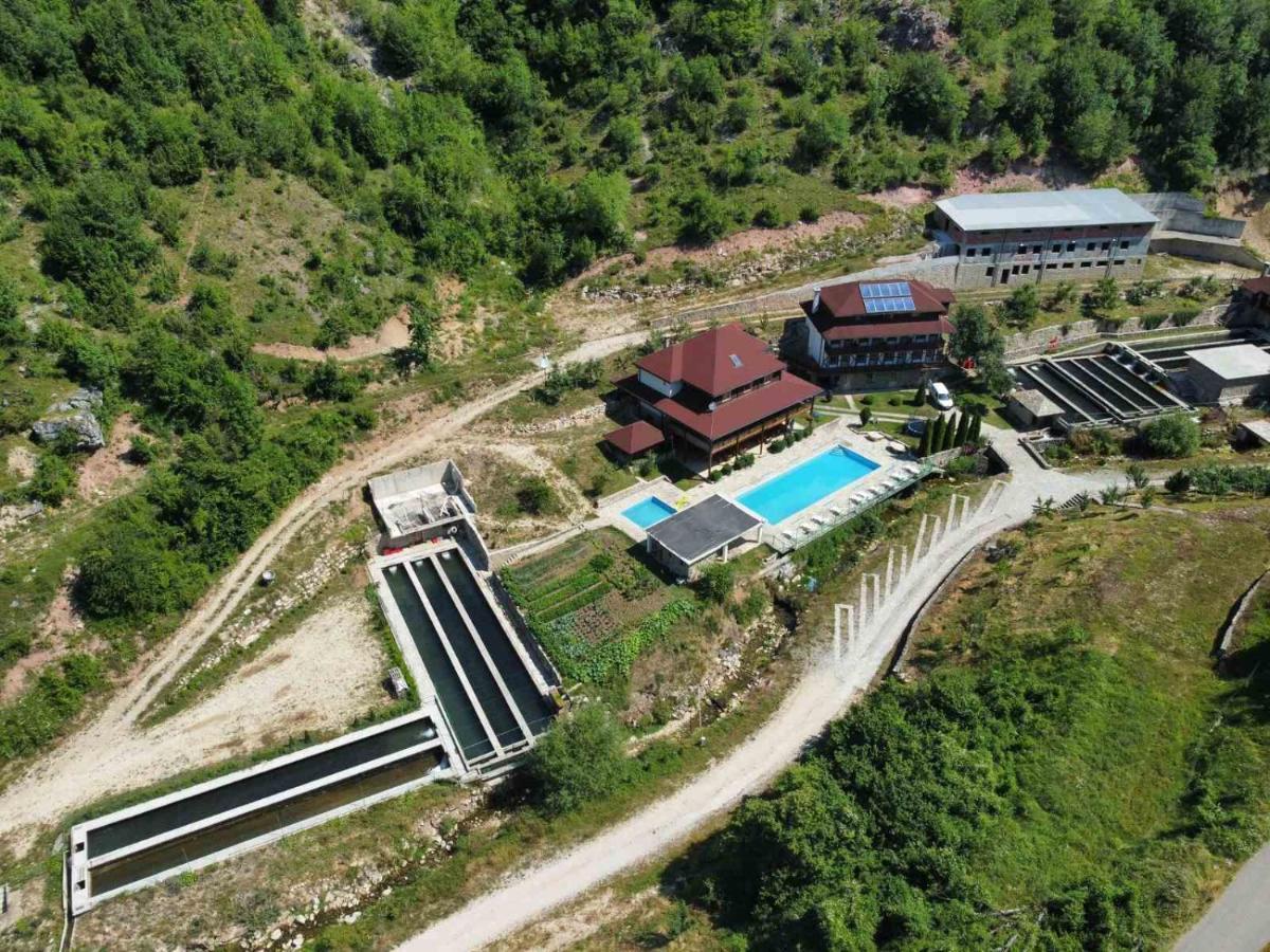 Hotel & Camping Etno Selo Vrelo Berane Buitenkant foto