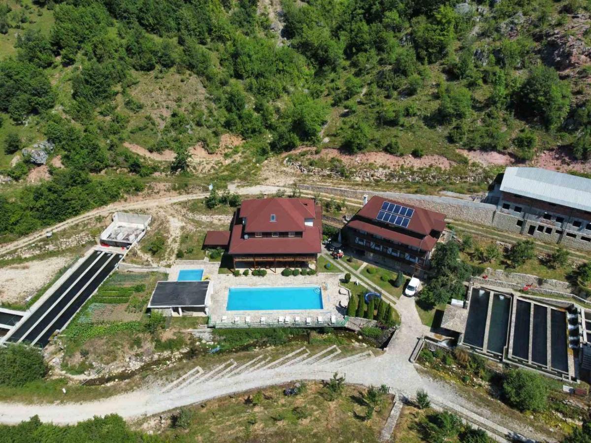 Hotel & Camping Etno Selo Vrelo Berane Buitenkant foto