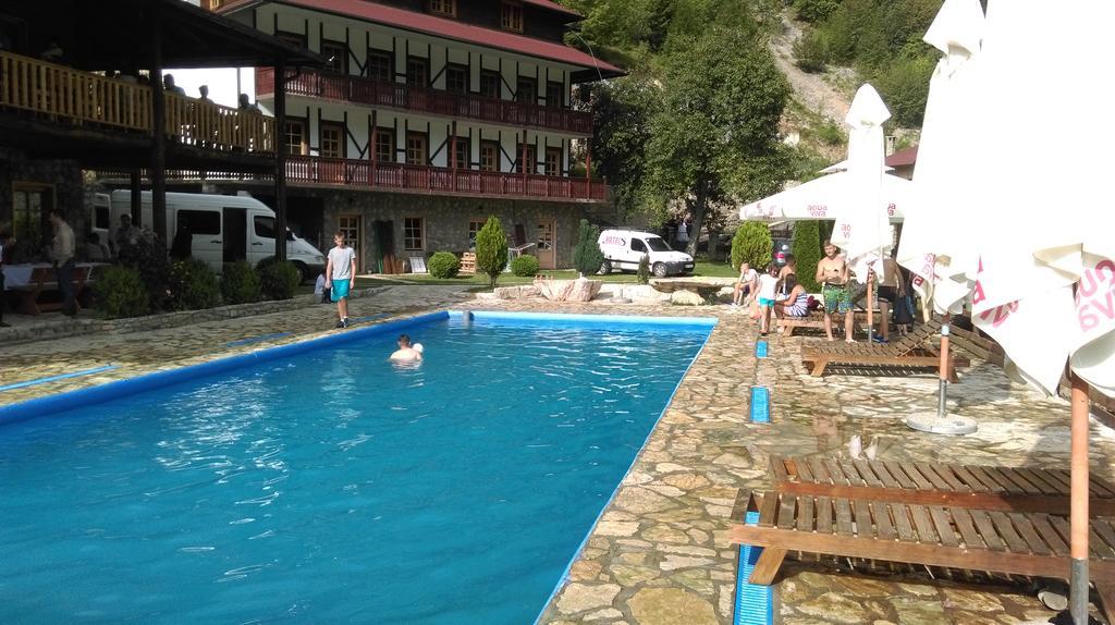 Hotel & Camping Etno Selo Vrelo Berane Buitenkant foto