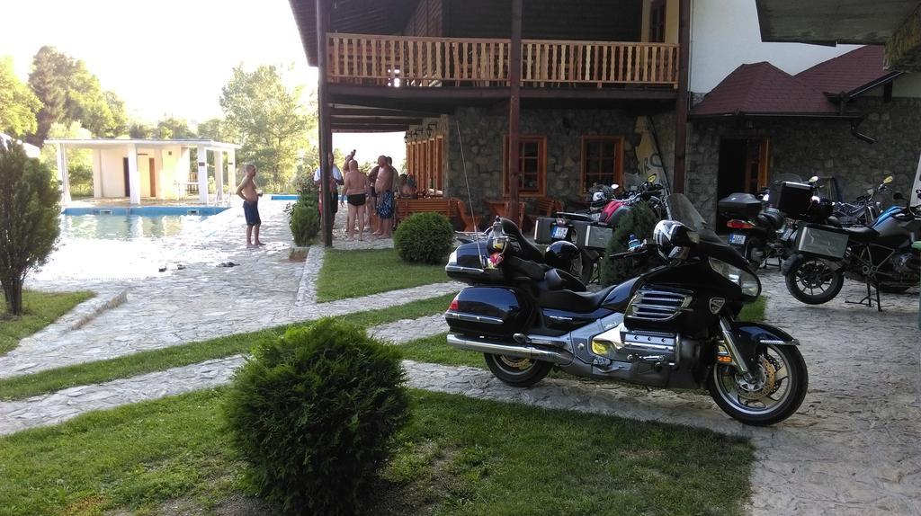 Hotel & Camping Etno Selo Vrelo Berane Buitenkant foto