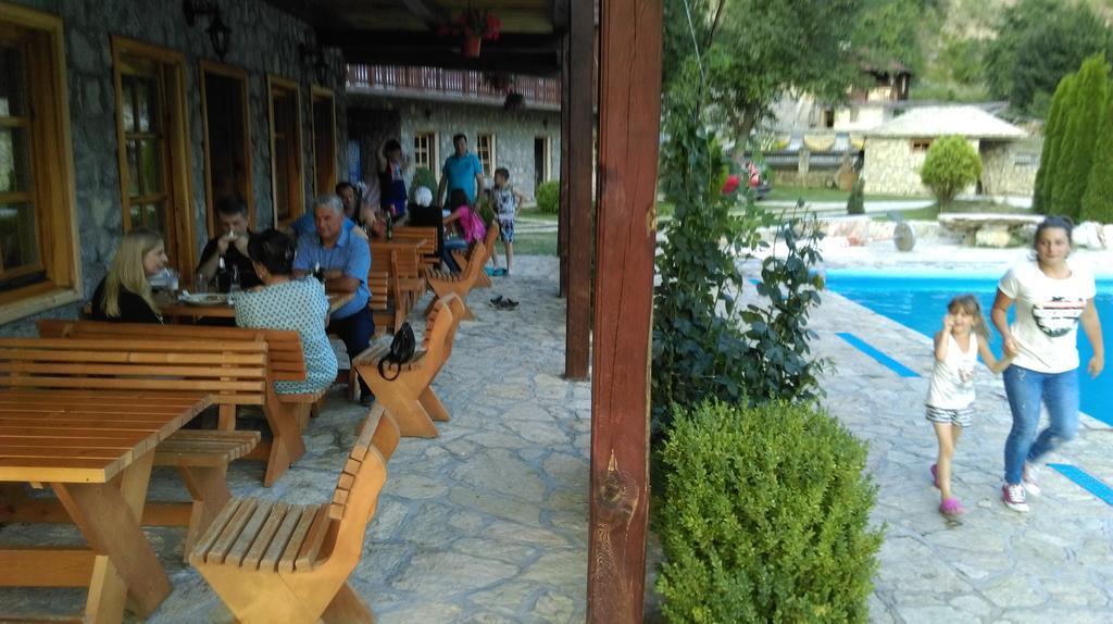 Hotel & Camping Etno Selo Vrelo Berane Buitenkant foto