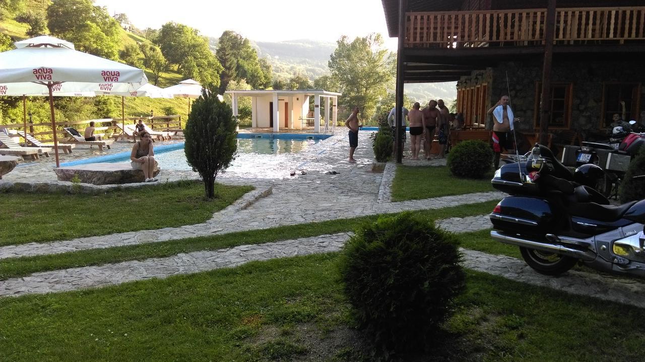 Etno Selo Vrelo & Camping Berane Buitenkant foto