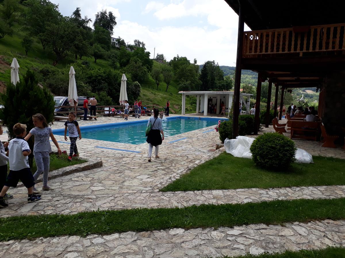 Hotel & Camping Etno Selo Vrelo Berane Buitenkant foto