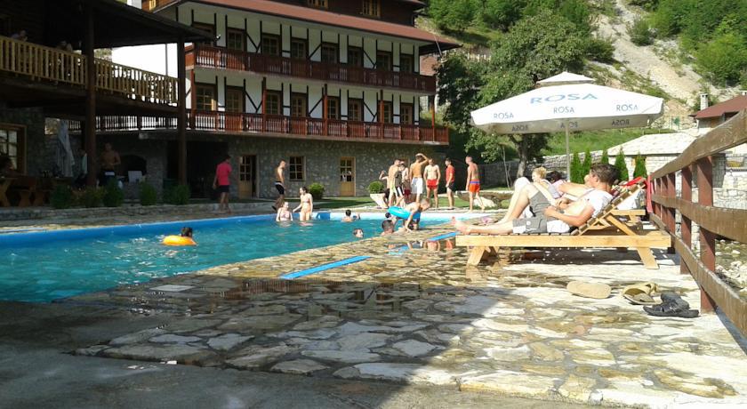 Hotel & Camping Etno Selo Vrelo Berane Buitenkant foto